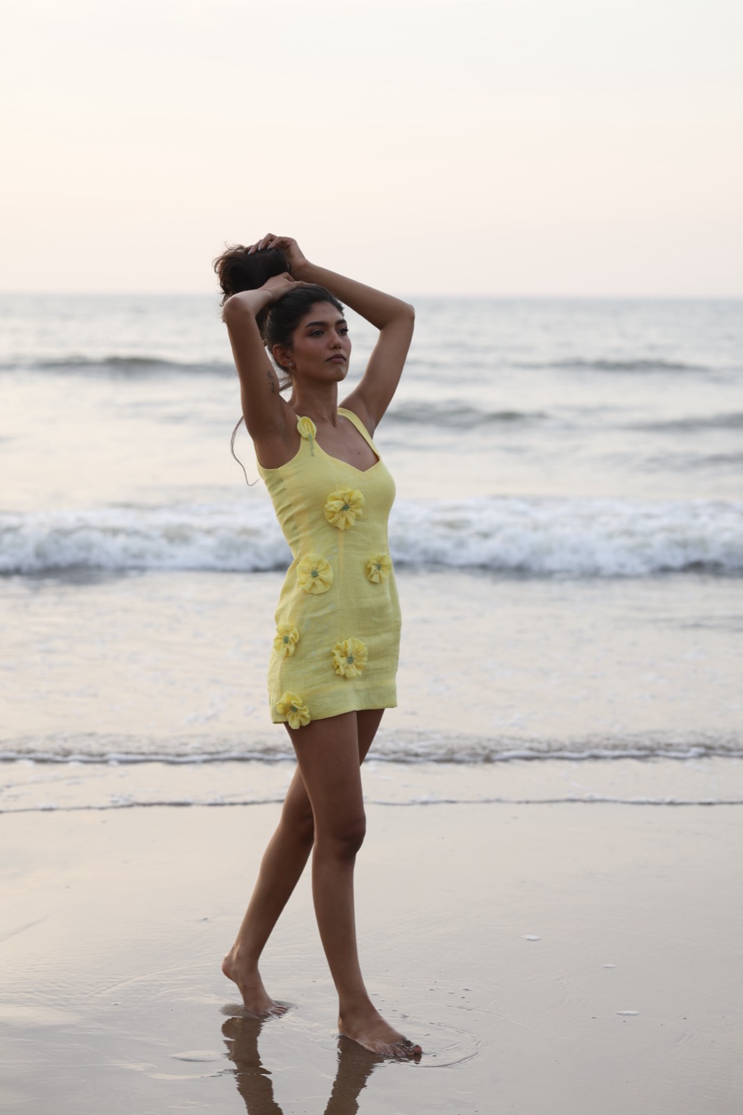 Hibi Yellow — the yellow colourway in motion on the wet sand